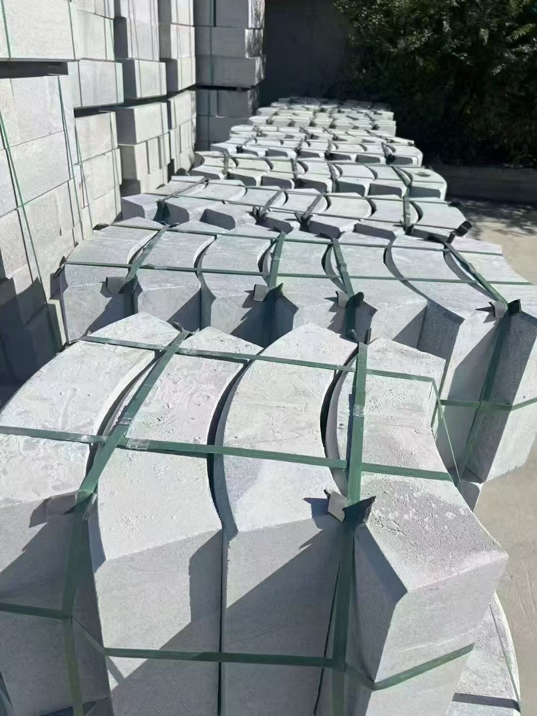 江西 芝麻灰弧形路沿石