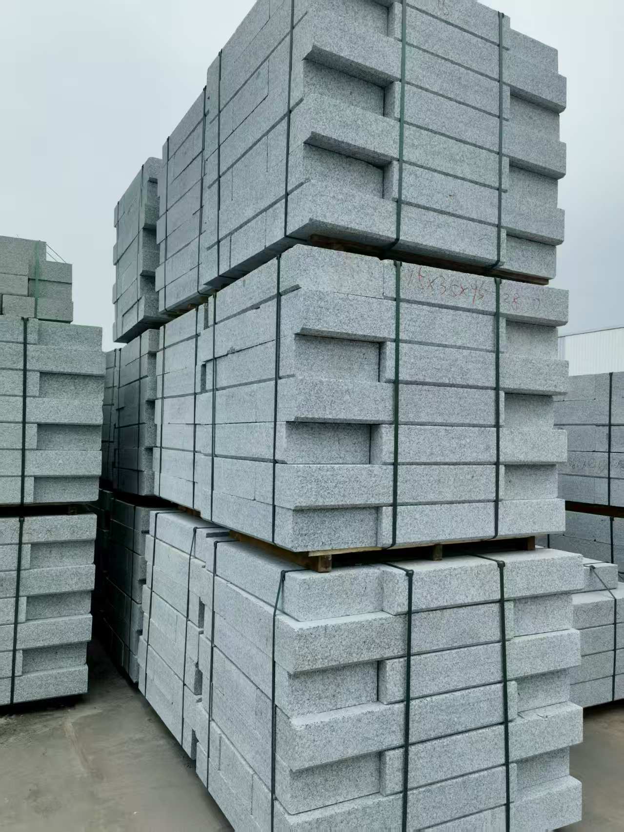 江西 路沿石，板板正正的路沿石