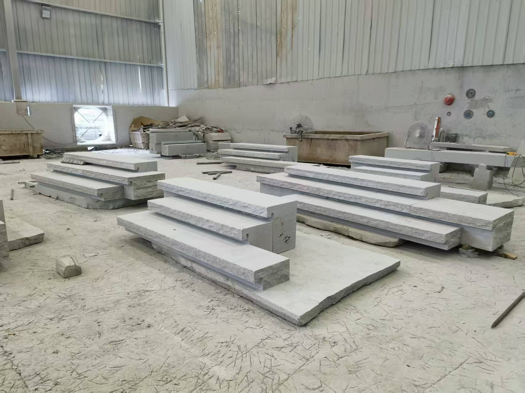 江西 整石台阶（大面火烧+侧面自然面），出货前厂内拼装