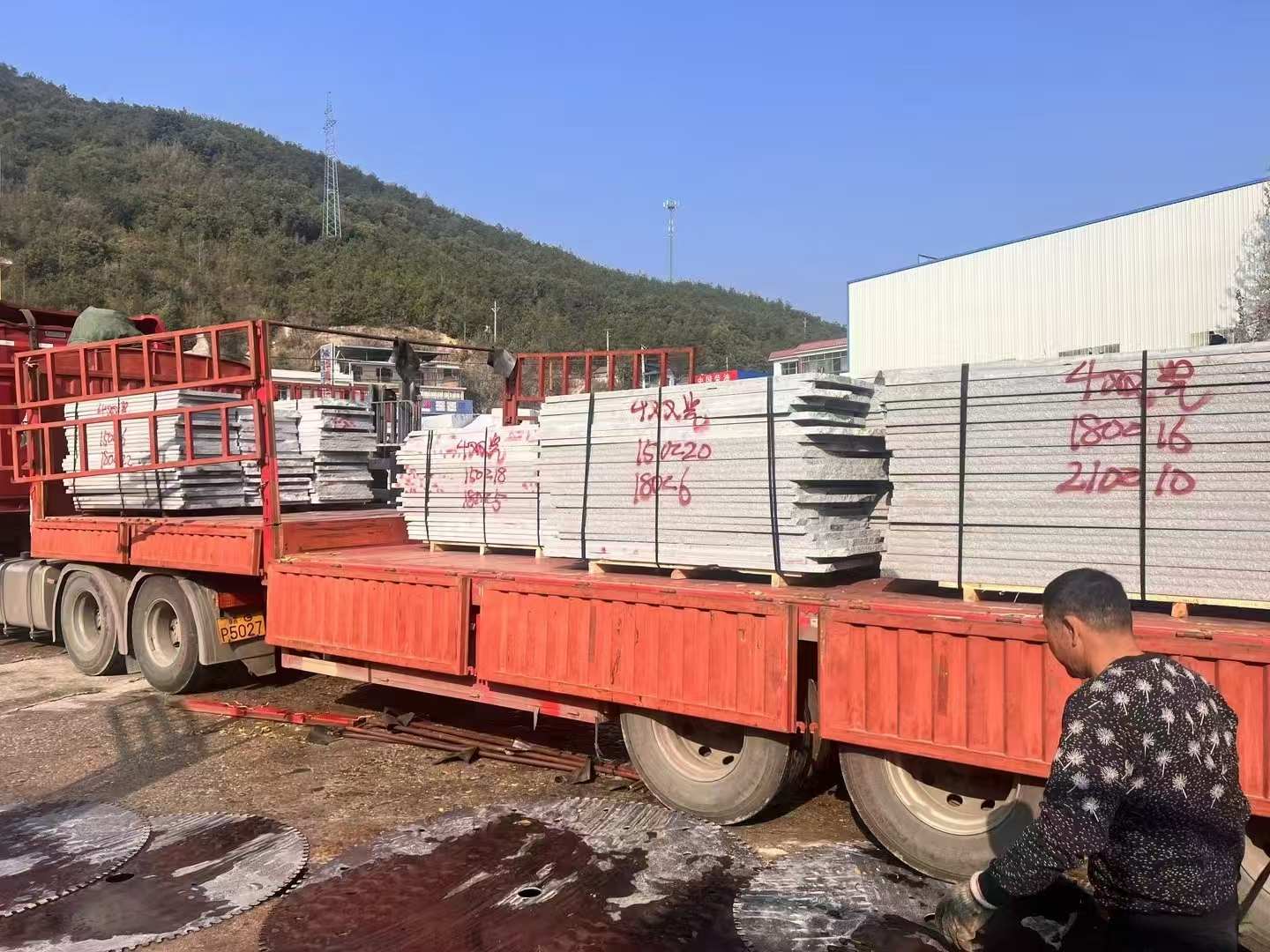 江西 芝麻灰花岗岩光面毛板出货日常