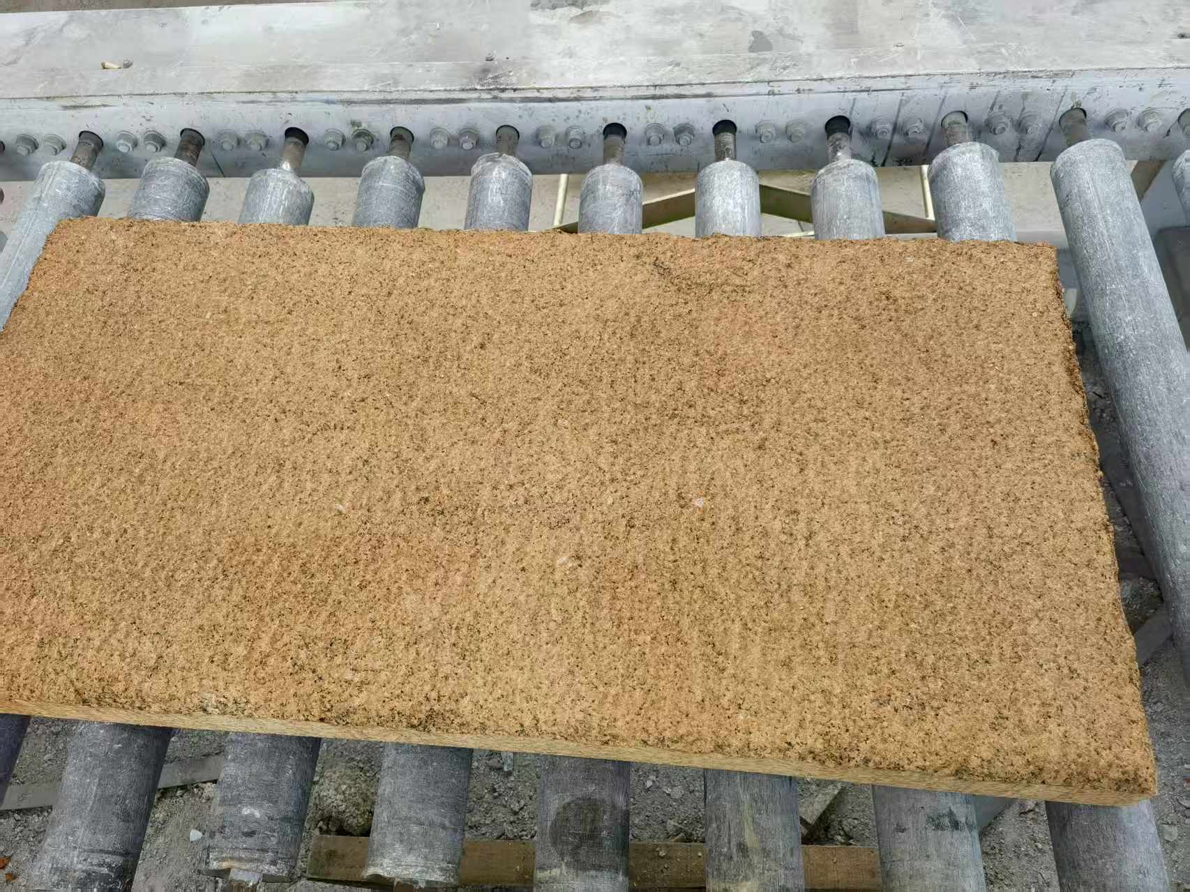 江西 菠萝面老石板，做旧仿古石，流水线生产加工