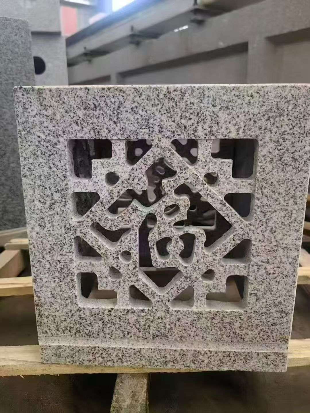 江西 芝麻白花岗岩镂空雕花灯笼